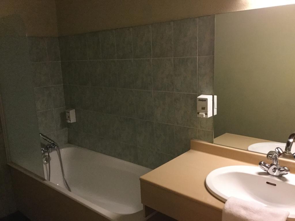 La Fleur de Lys Hotel Cormatin Eksteriør billede