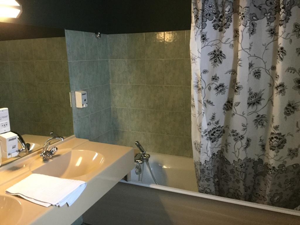 La Fleur de Lys Hotel Cormatin Eksteriør billede